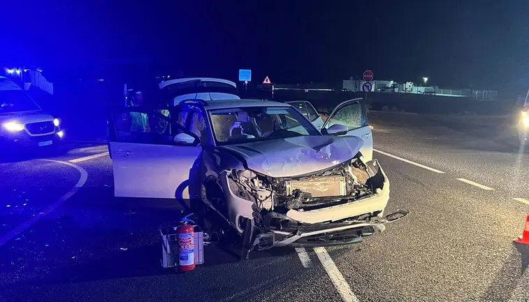 Así quedó uno de los vehículos implicados en el siniestro