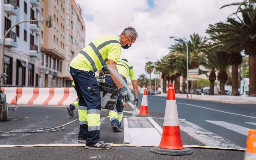Arrecife realiza nuevos trabajos para reforzar la seguridad vial. Trabajos en la calle Manolo Millares